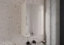 Kylpyhuoneen kaappi peilillä