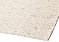 Narma käsinkudottu villamatto Hygge white 90x160 cm