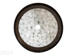 Pesuallas kivillä