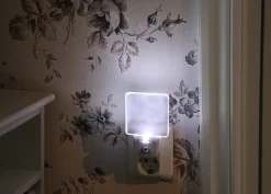 Yölamppu tunnistimella